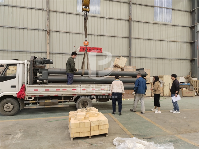 北斗機械冷炭機得到客戶認(rèn)可,裝車發(fā)往濟源